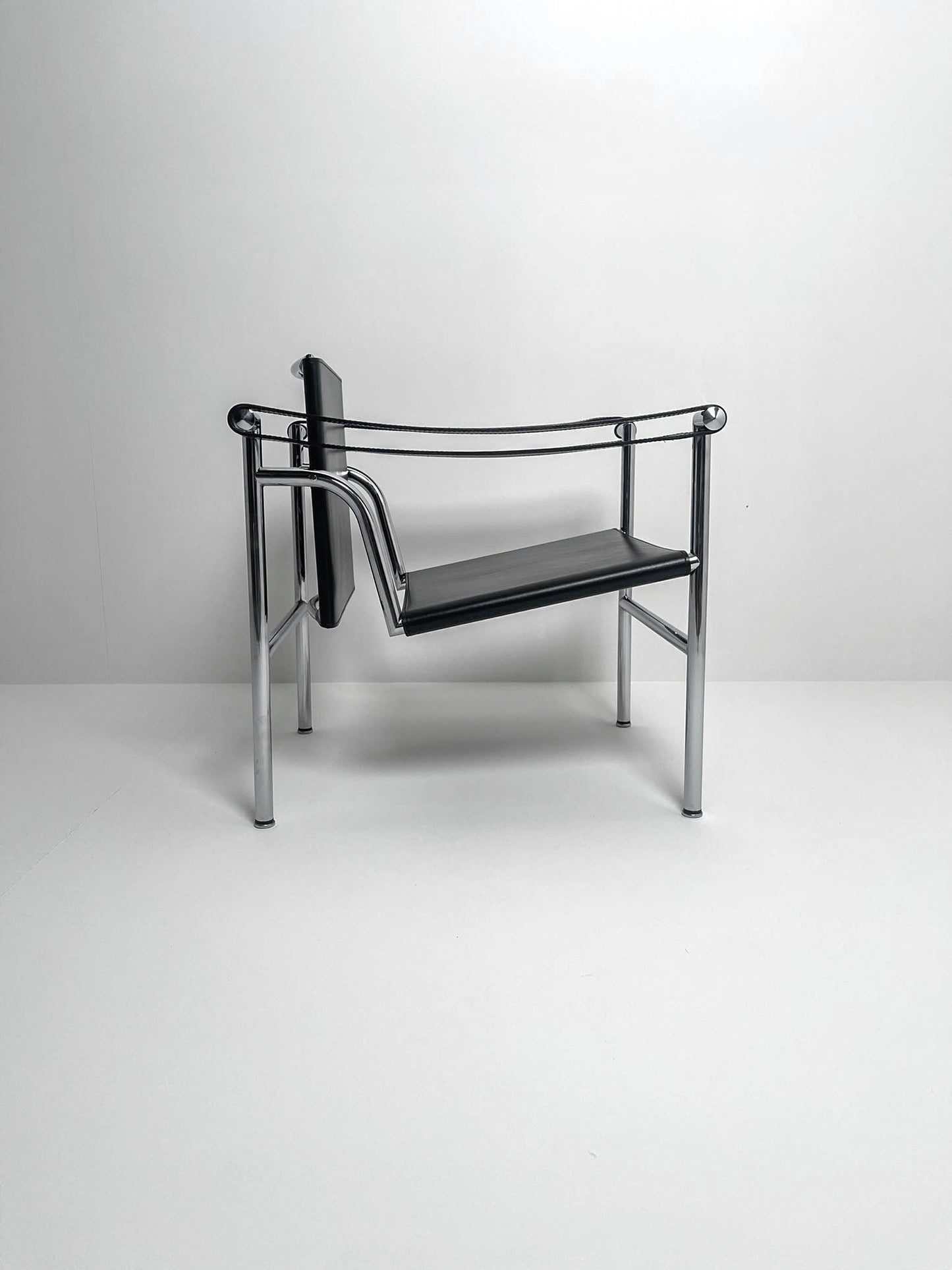 LC1 chair by Le Corbusier