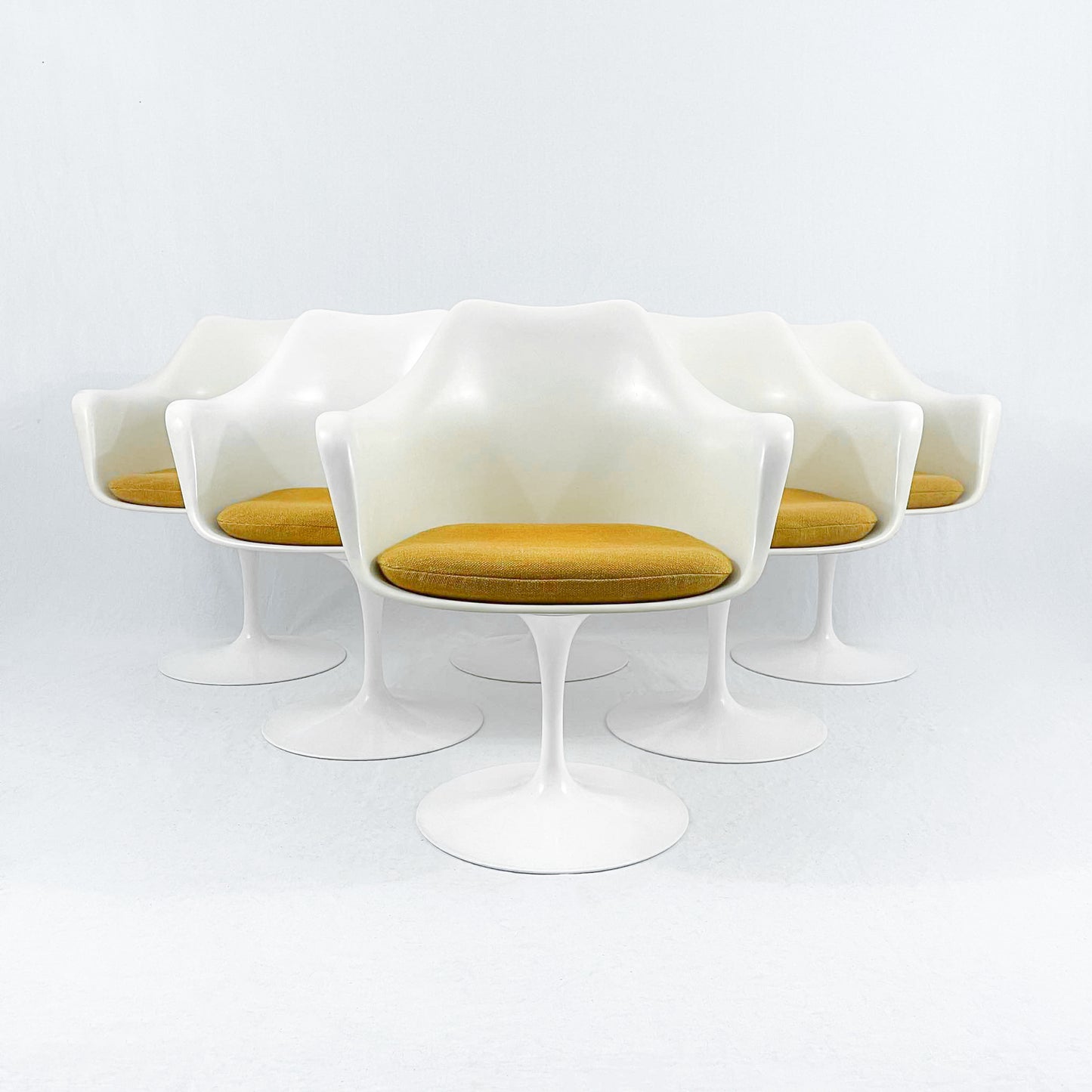 Eero Saarinen 6 ‘Tulip’ chairs, Knoll International, 1973