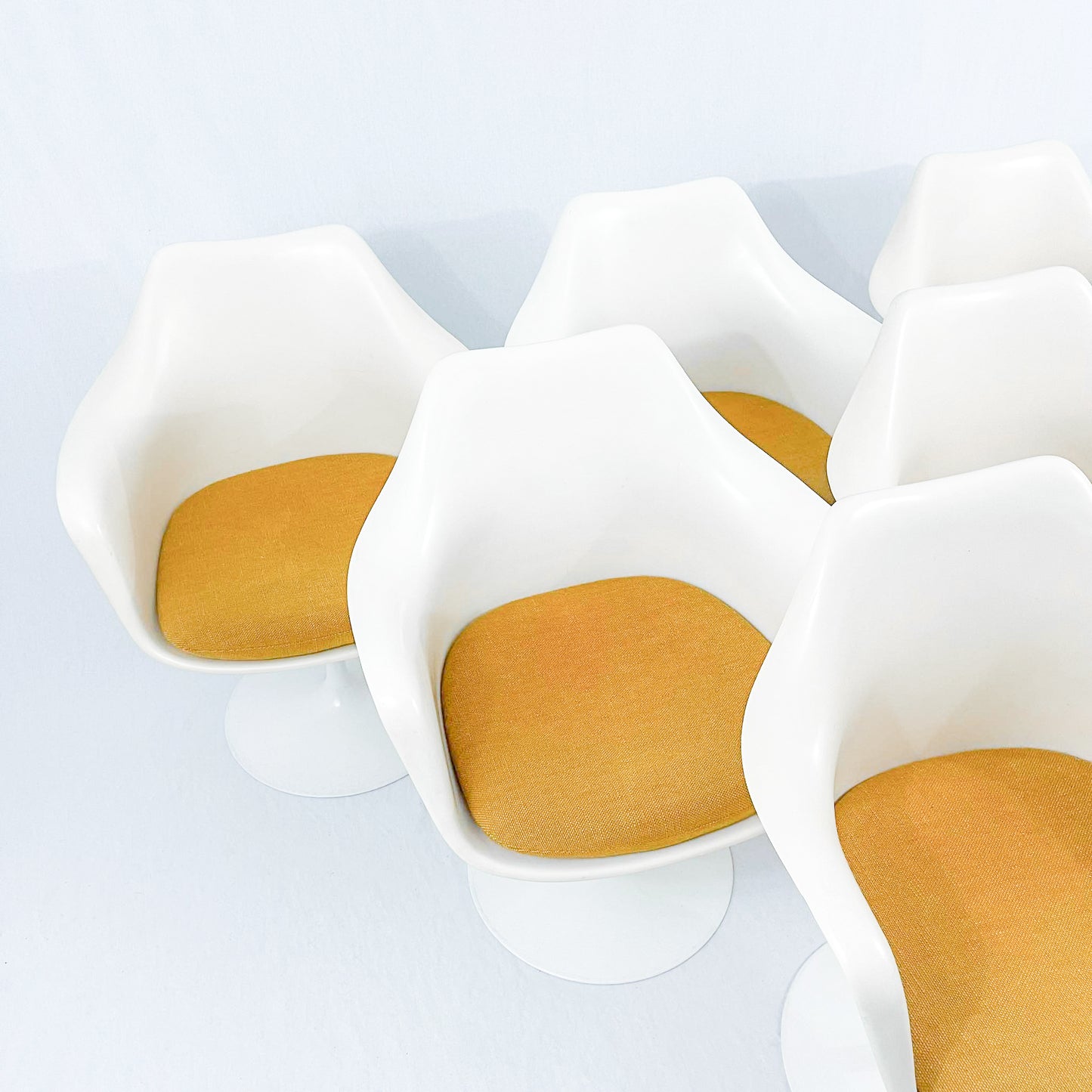 Eero Saarinen 6 ‘Tulip’ chairs, Knoll International, 1973