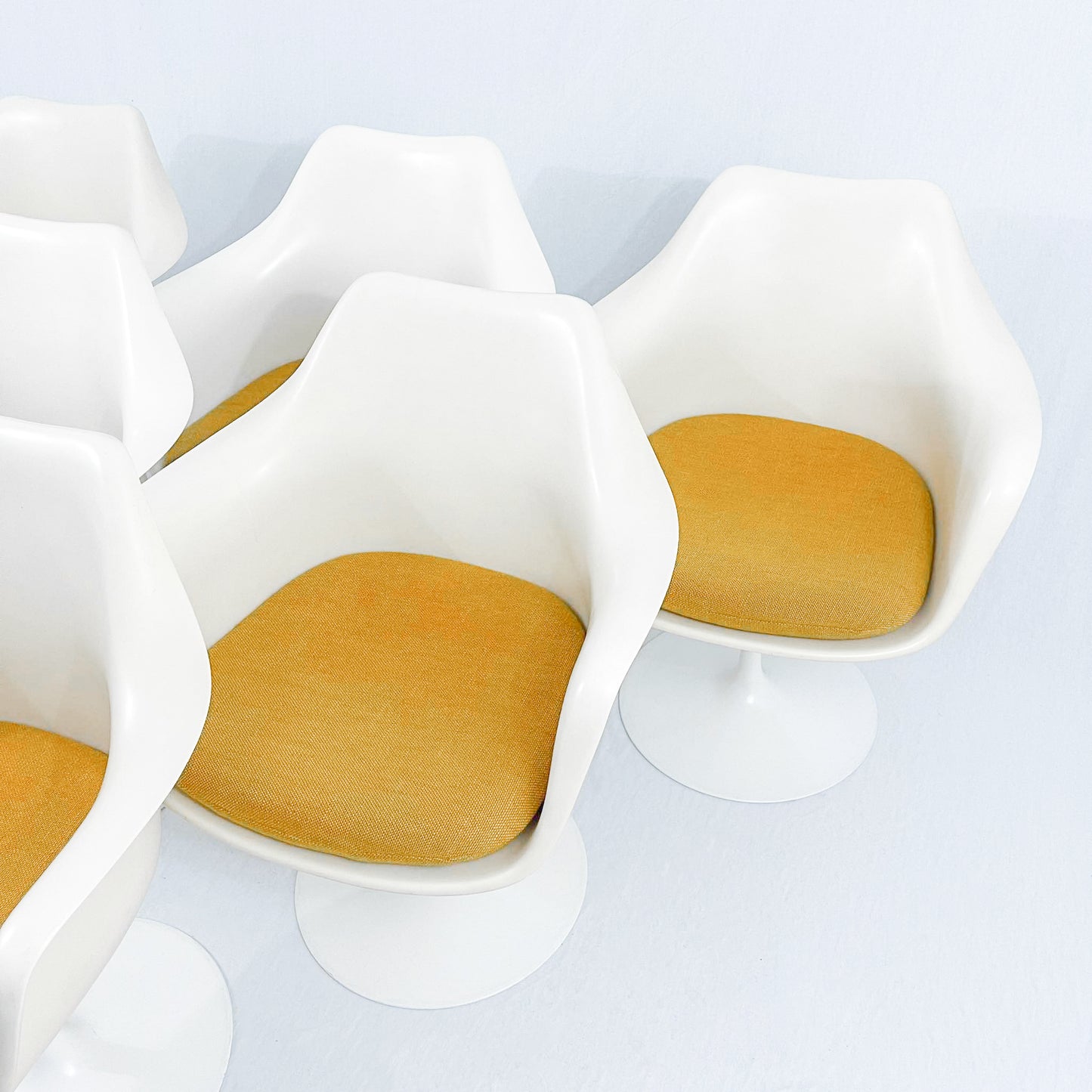 Eero Saarinen 6 ‘Tulip’ chairs, Knoll International, 1973