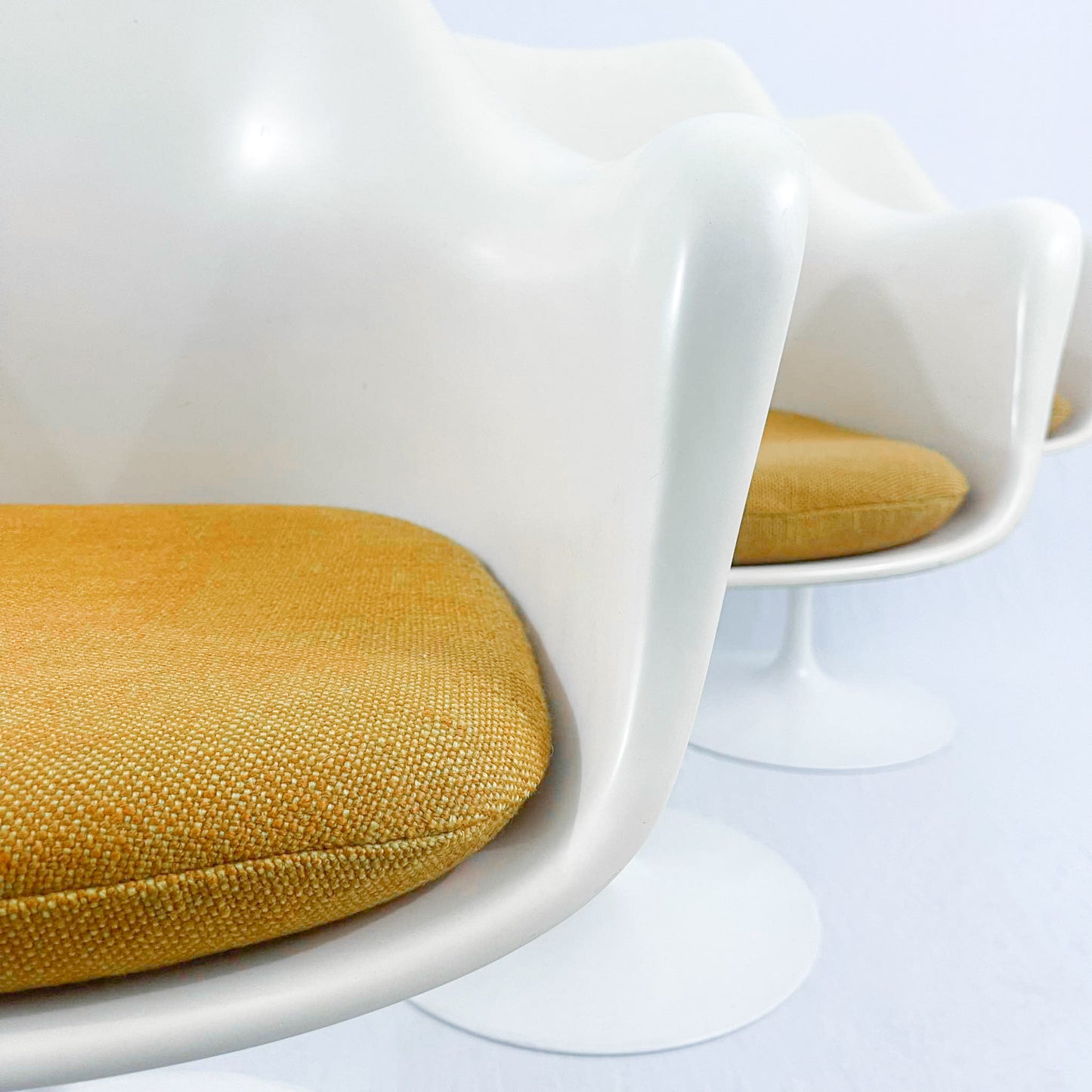 Eero Saarinen 6 ‘Tulip’ chairs, Knoll International, 1973